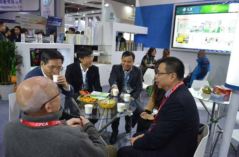 公司领导洽谈业务合作 公司领导洽谈业务合作